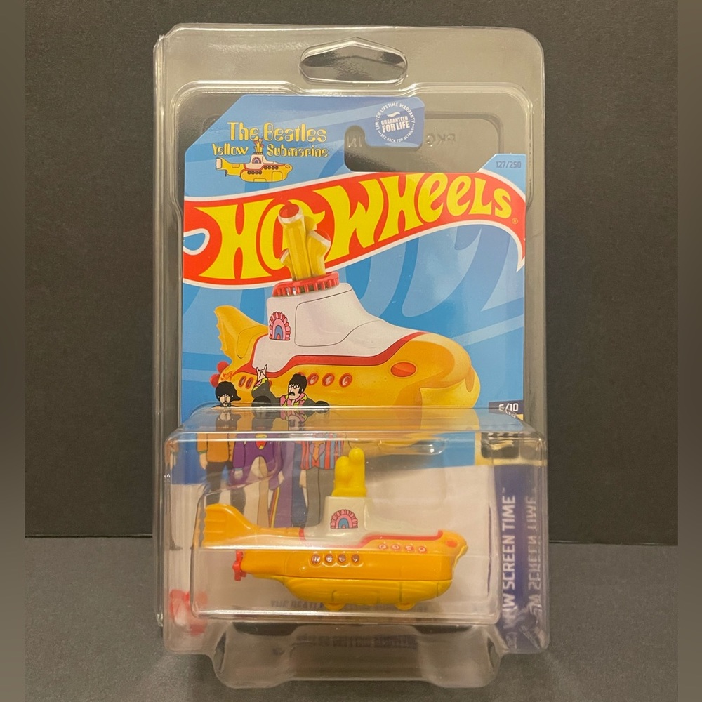 HotWheels- The Beatles yellow submarine!!